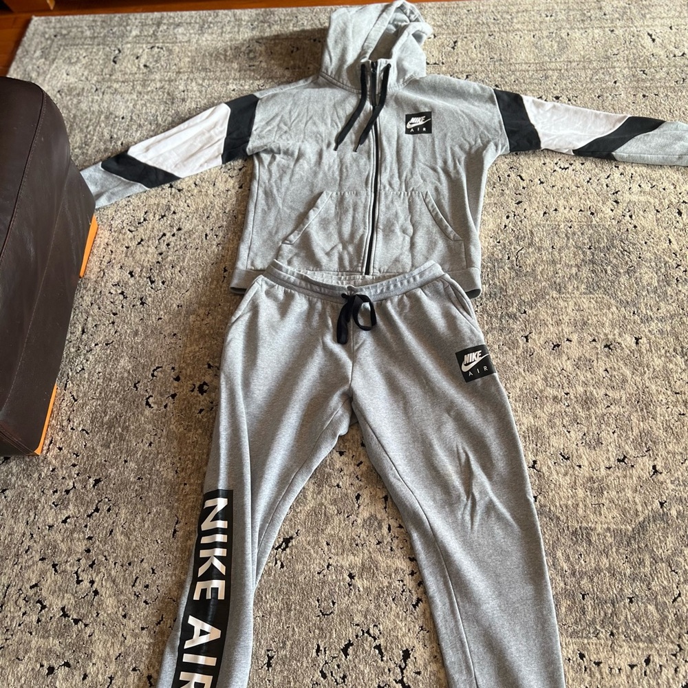 Nike Air Gray Tracksuit with Black and White Accents-Great condition justwrinkld